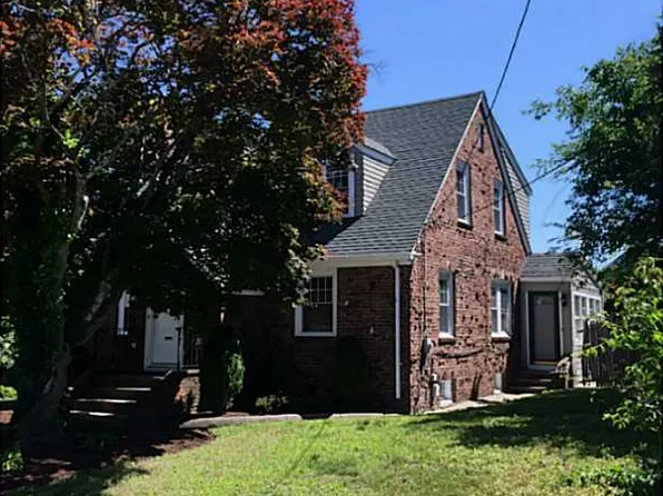 52 Harding Ave, Johnston, RI 02919