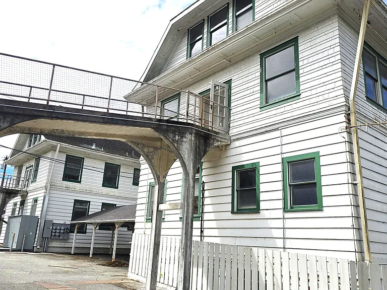 500 B St — Photo 16
