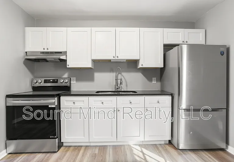 1401 Sportsman Trl — Photo 1