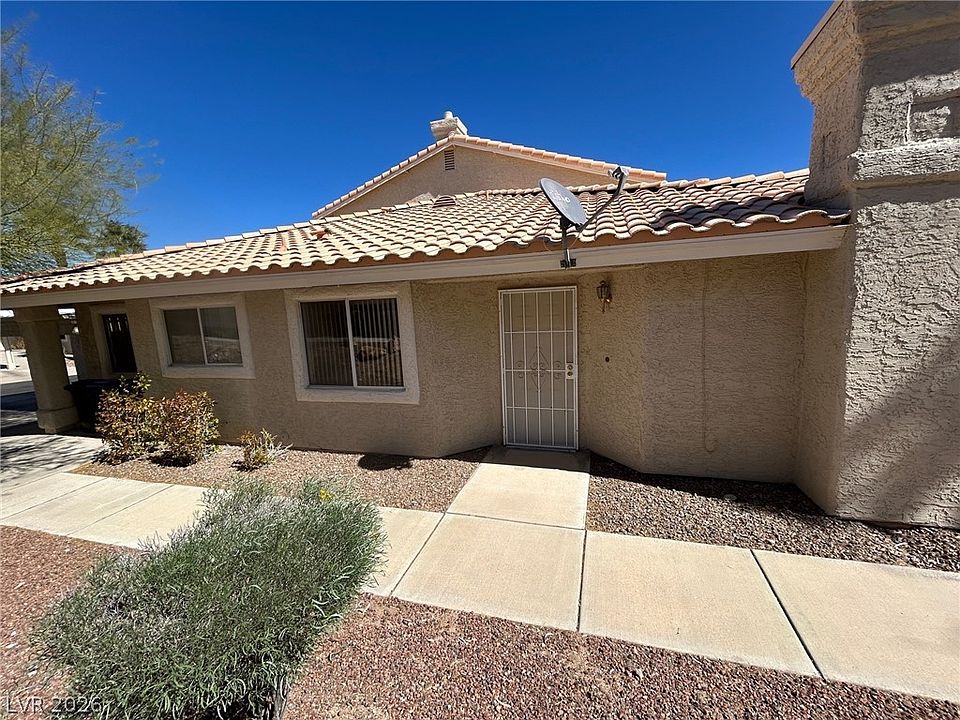 1st image of 2207 Camel Mesa Dr