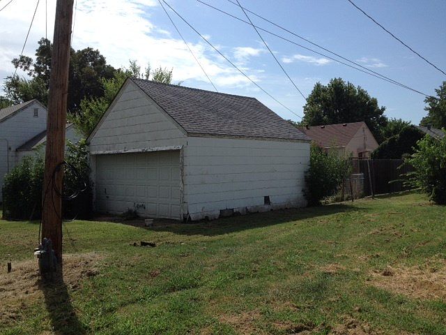 2nd image of 805 N 12th St