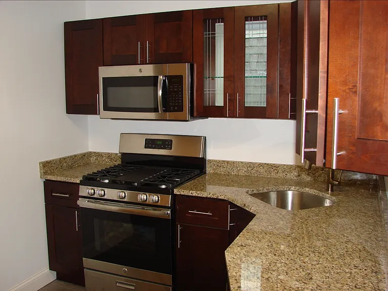 548 S 49th St #4 — Photo 5