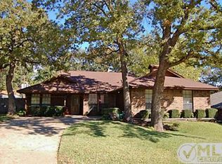 402 Post Oak Dr, Grand Prairie, TX 75050