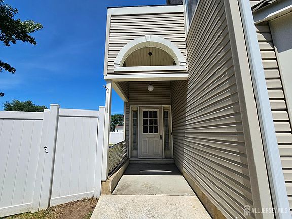 2nd image of 9 Mockingbird Ln