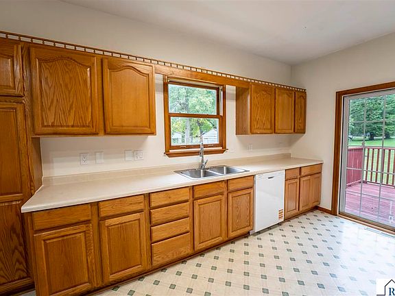 5th image of 305 N Secor St