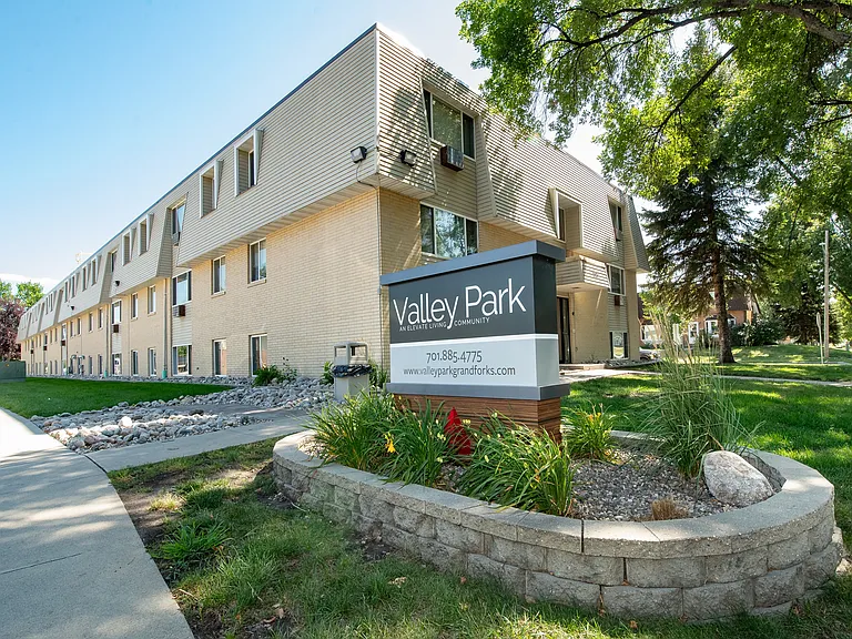 Valley Park Apartments — Photo 1