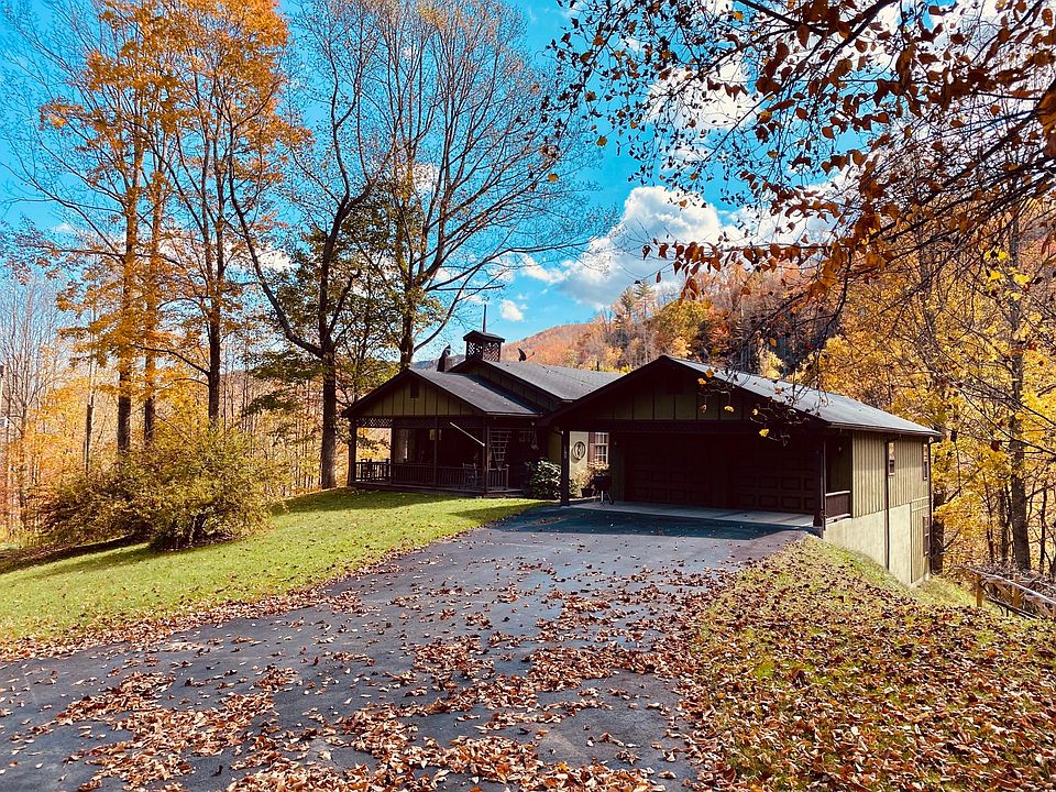 Guest house is attached to back of detached garage building to the right.
