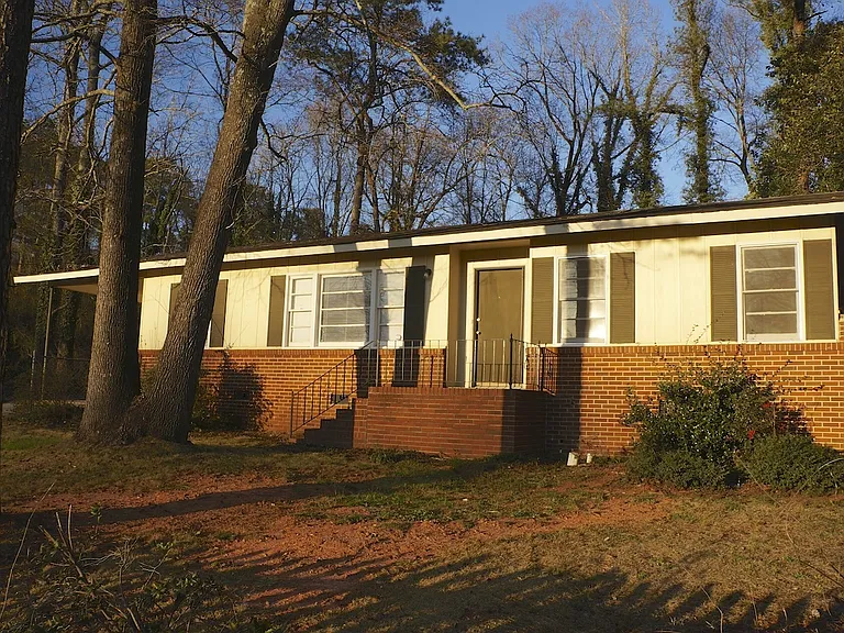 435 Barnett Shoals Rd — Photo 1