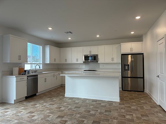 4th image of 30781 Valley Heights Dr