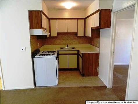 4th image of 125 Fayette Ave #B2