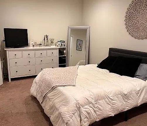 3rd image of 1827 Vineyard St #1