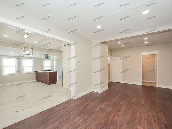 5th image of 1569 Longwood Dr