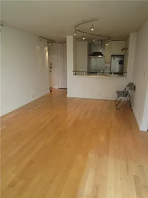 Rented by Sumitomo Real Estate Sales | media 11