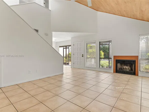 8707 Bardmoor Pl APT 101, Seminole, FL 33777