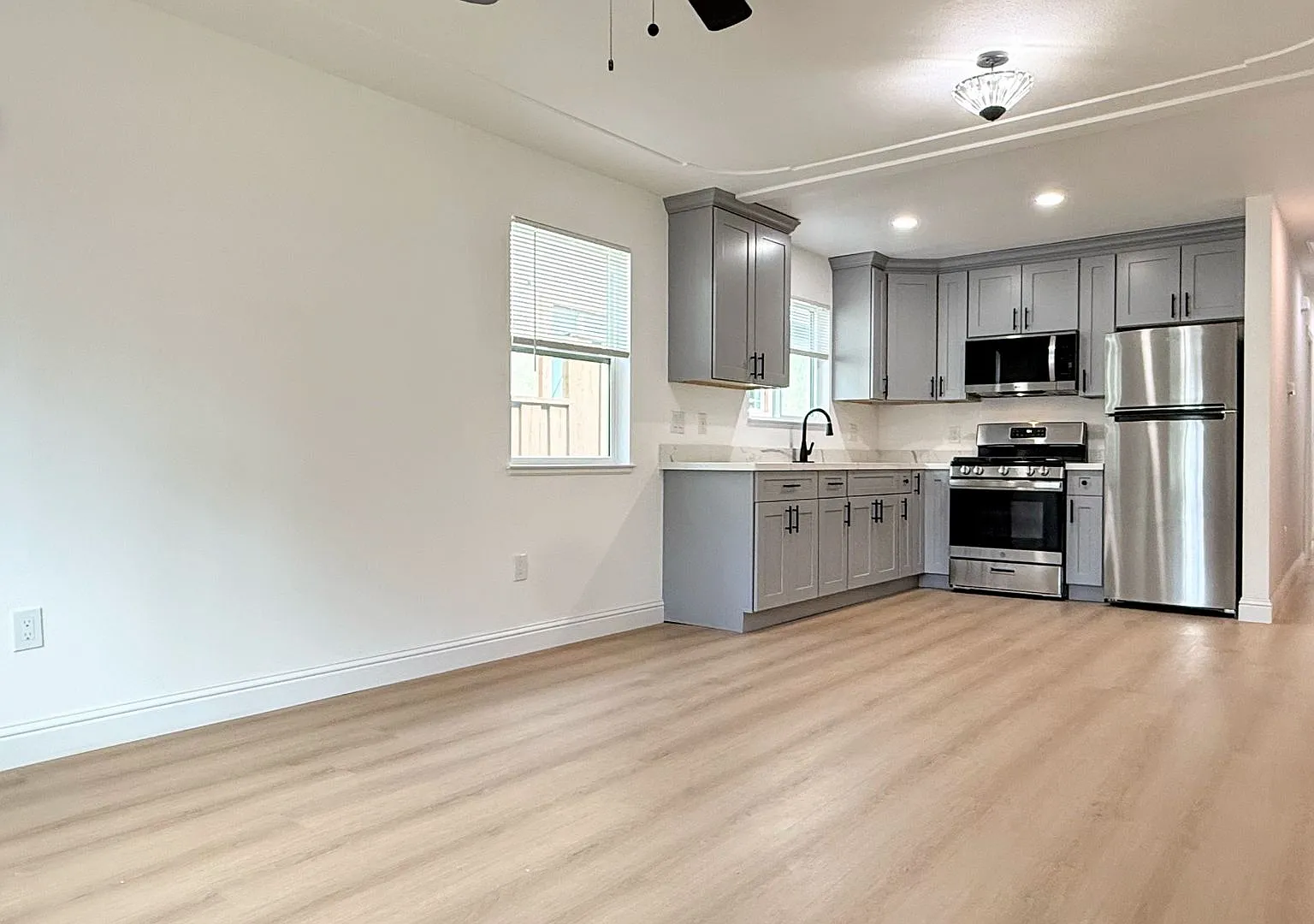 2BD/1BA - Fully Renovated Duplex Unit Near Japantown, In-Unit Laundry + AC — Photo 4