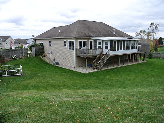Porch w/grill & hot tub deck