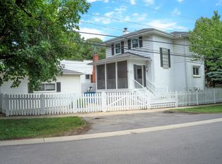 73 Rose Pl, Clarendon Hills, IL 60514