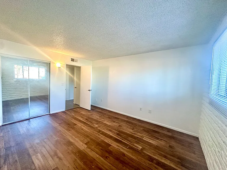 Desert Atrium - Studios, 1 Bedrooms and 2 Bedrooms in Great Location! Community Pool! — Photo 37
