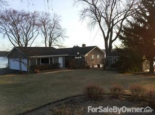 3922 W Lake Shore Dr, Wonder Lake, IL 60097