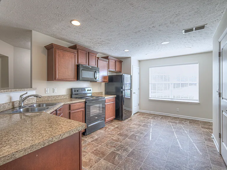 4325 Aurora Cir — Photo 9