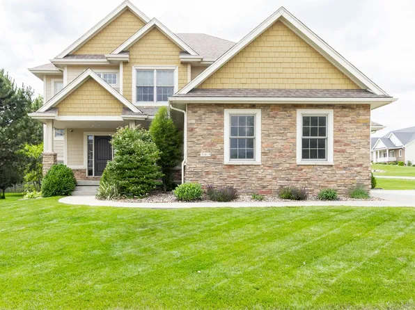 303 S 61st St, West Des Moines, IA 50266