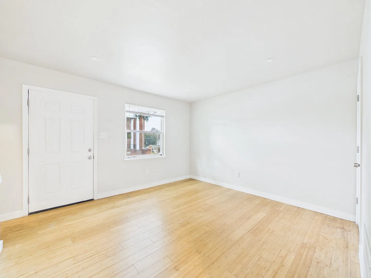 2 bed, 1.0 bath, 795 sqft, $1,295 — Photo 2