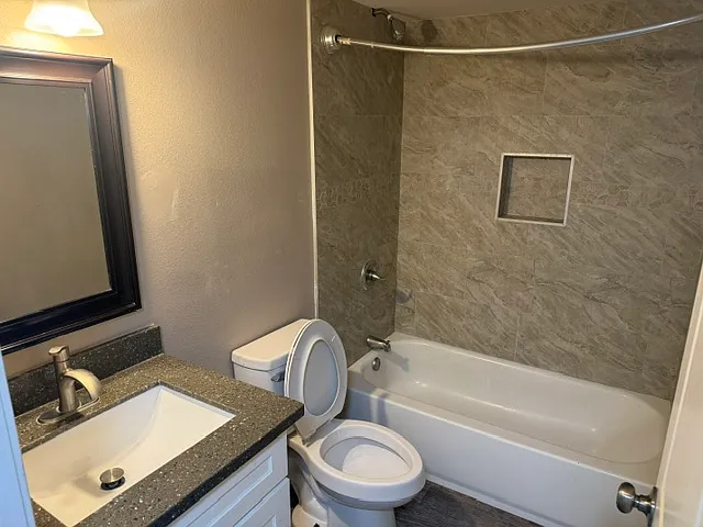 4200 Hollygrove St #4200 — Photo 10