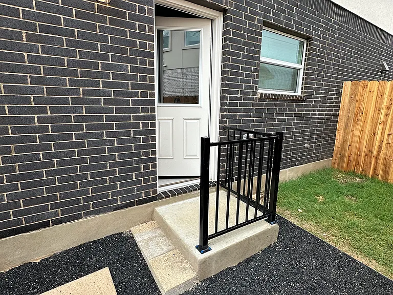 1320 Pickerel St #1 — Photo 9