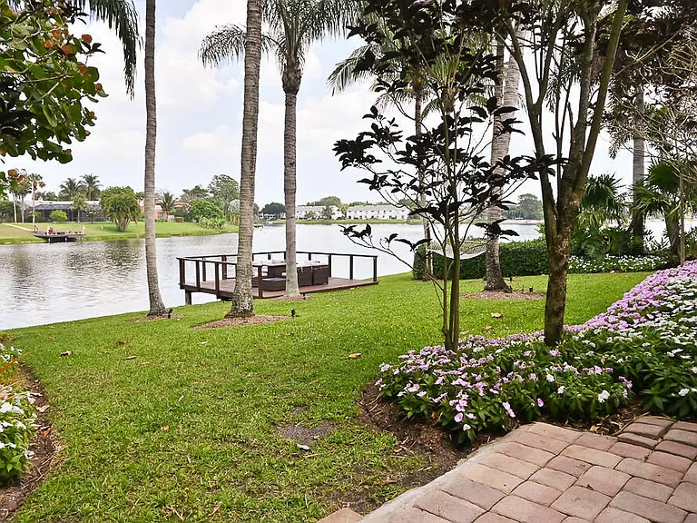 12828 Meadowbreeze Dr — Photo 37