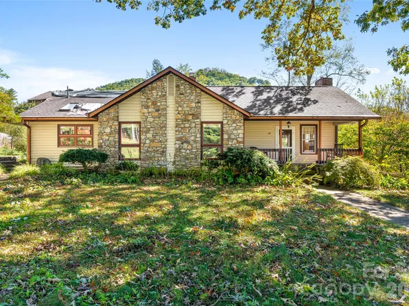 18 Mission Ln, Fairview, NC 28730