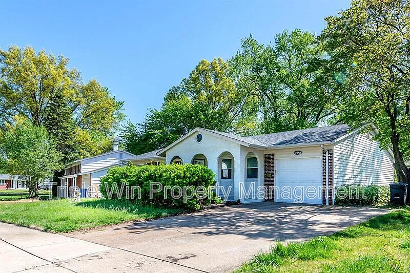 3 bed, 2.0 bath, $1,725 — Photo 3