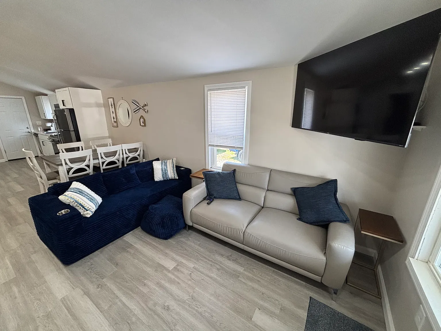 3 bed, 700 sqft, $3,200 — Photo 3
