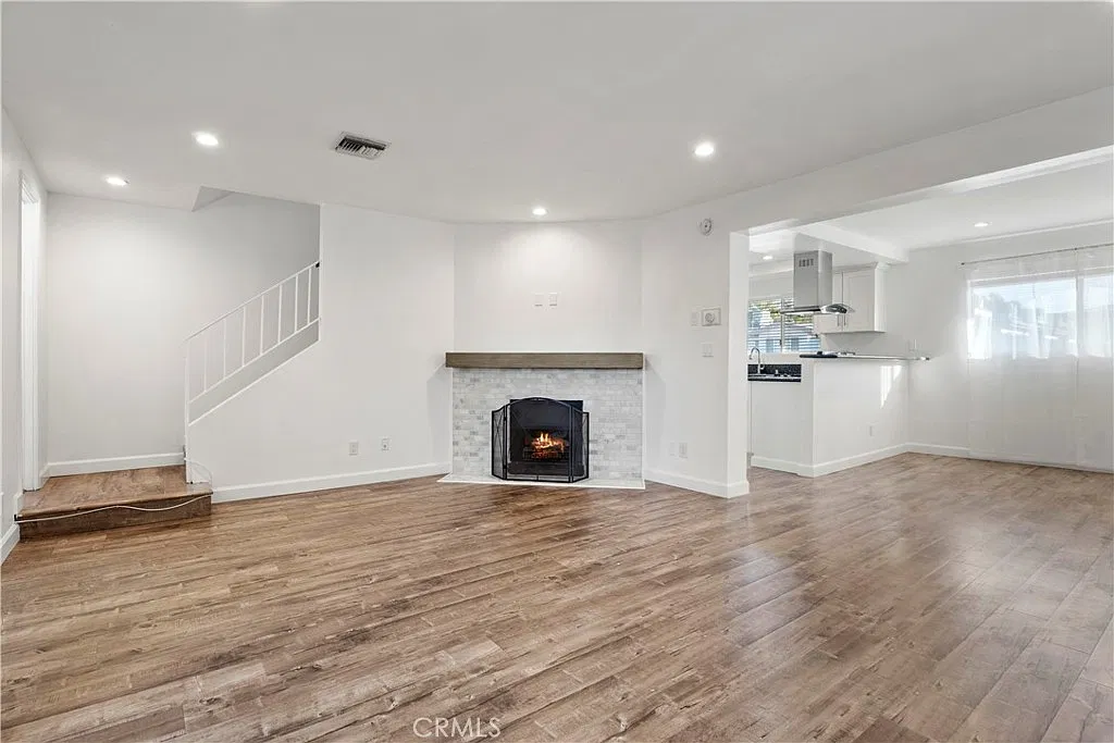 3 bed, 2.5 bath, 1319 sqft, $3,595 — Photo 1