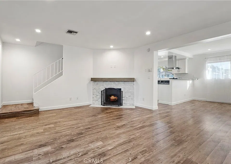 18550 Hatteras St #111