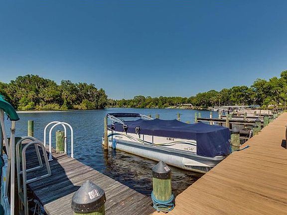 2nd image of 205 Captains Cove Cir