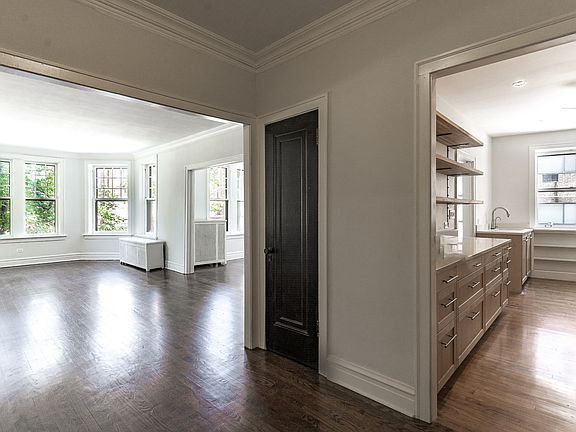 3rd image of 1215 W Lunt Ave APT 1A