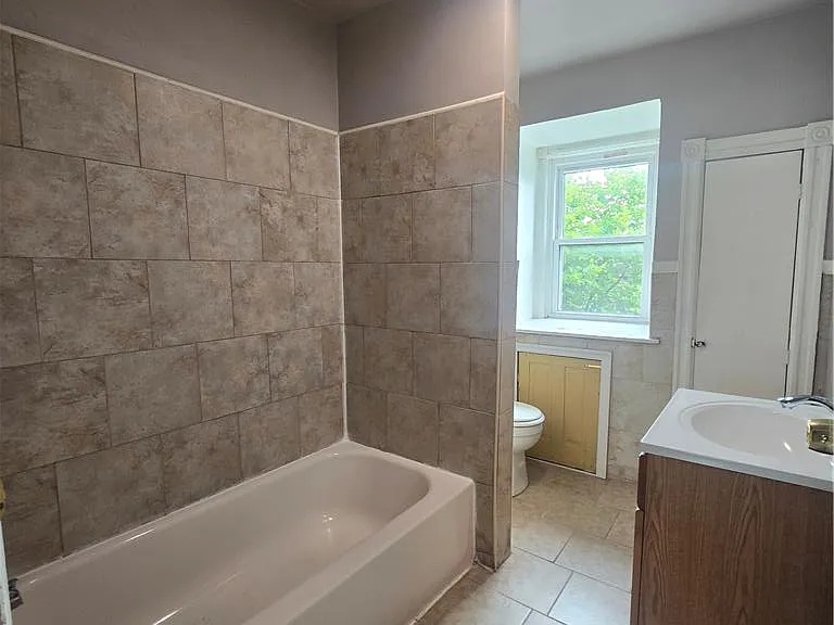 328 N 9th St #3 — Photo 5