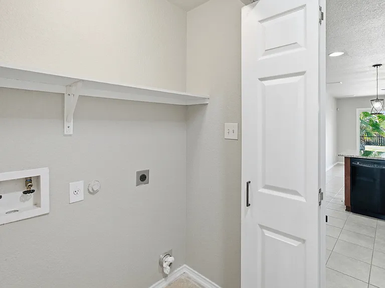 2334 Camberly Vw — Photo 24