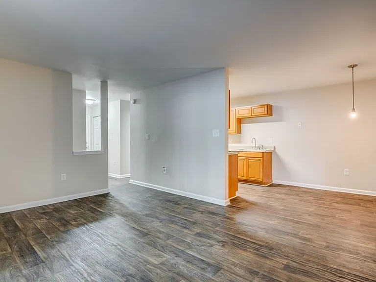 Sharon Oaks Apartments — Photo 11