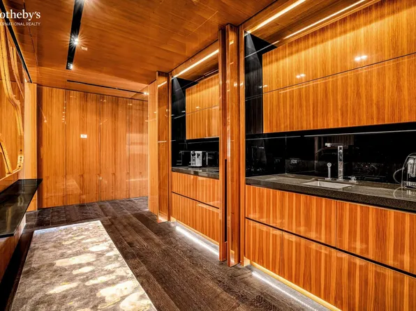 825 5th Avenue image 8 of 14