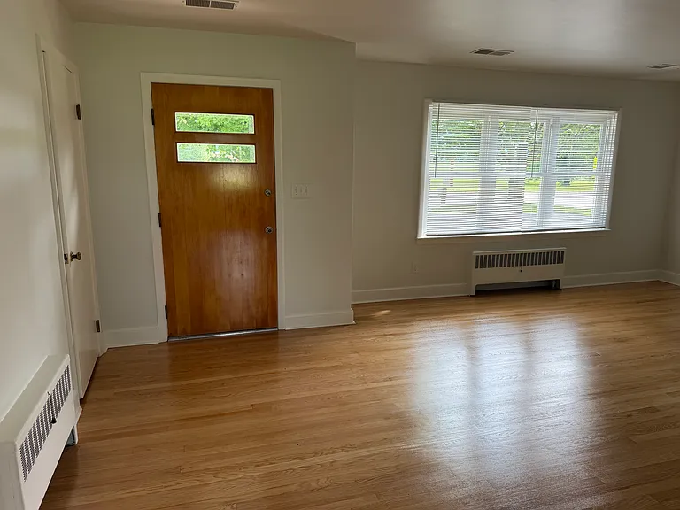 1231 Mount Aetna Rd — Photo 2