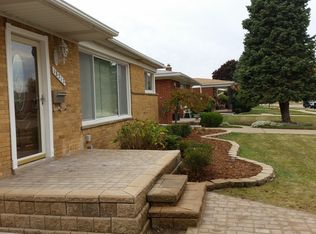 18212 Winsome Rd, Fraser, MI 48026