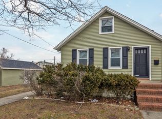 26 Warwick Rd, Island Park, NY 11558