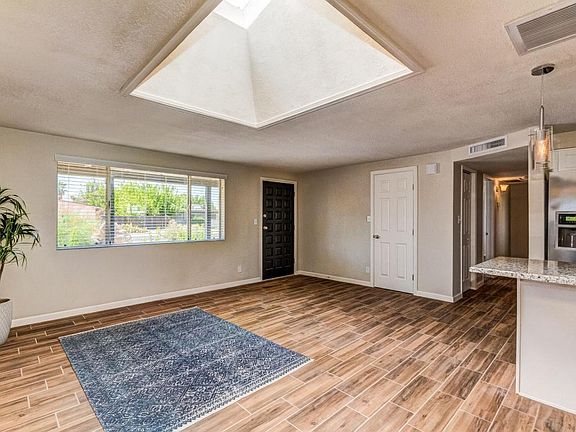3rd image of 2916 W Caribbean Ln