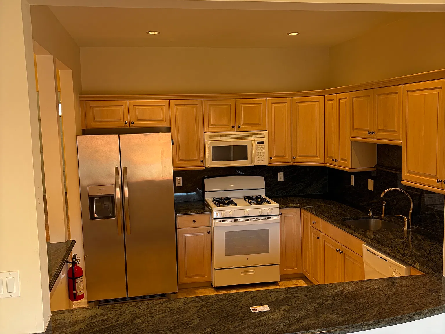2 bed, 1960 sqft, $3,600 — Photo 3
