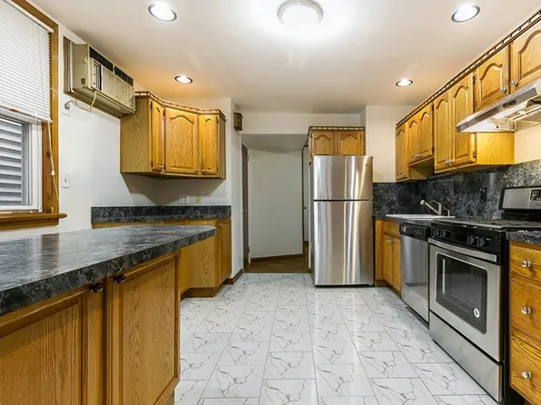 81 East 24th Street image 5 of 40