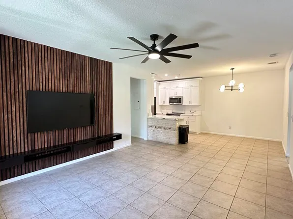 3549 Forest Hill Blvd APT 19, Palm Springs, FL 33406