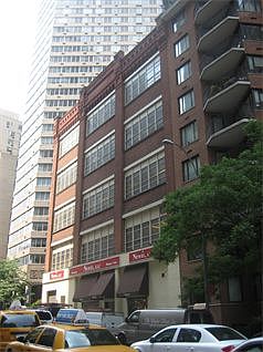 1st image of 425 E 53rd St