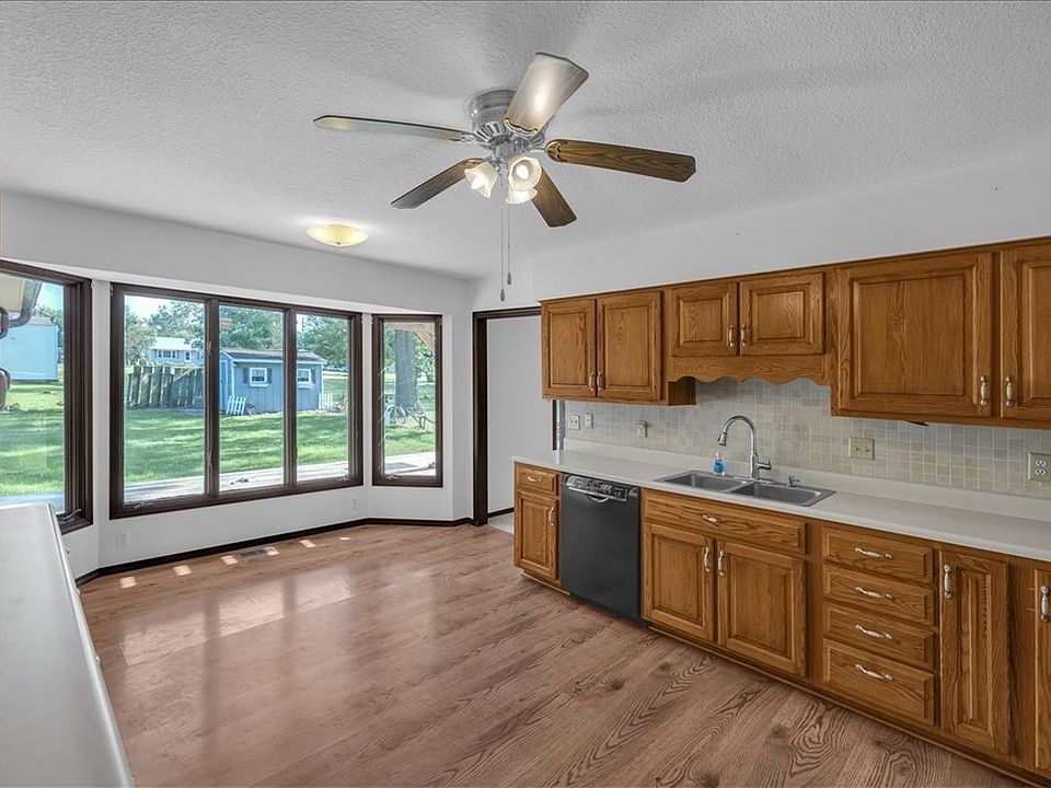 10th image of 1611 W Melrose Ct