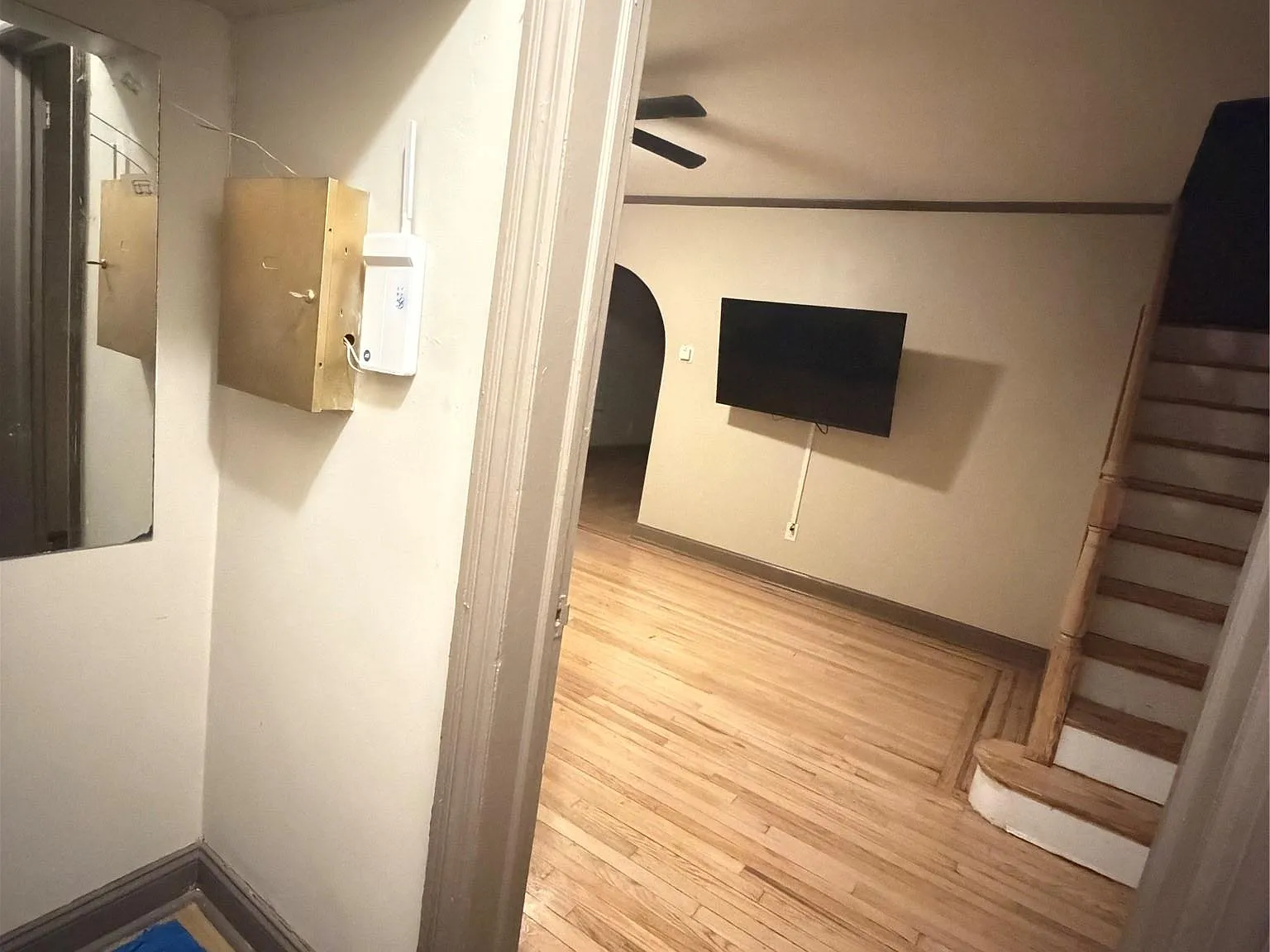 3 bed, 1.0 bath, 1384 sqft, $4,000 — Photo 4